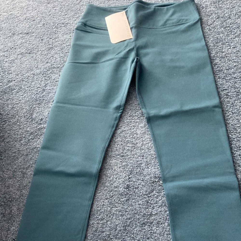 NWT Fabletics solar capri size S/ retail $65/ teal green work out pants